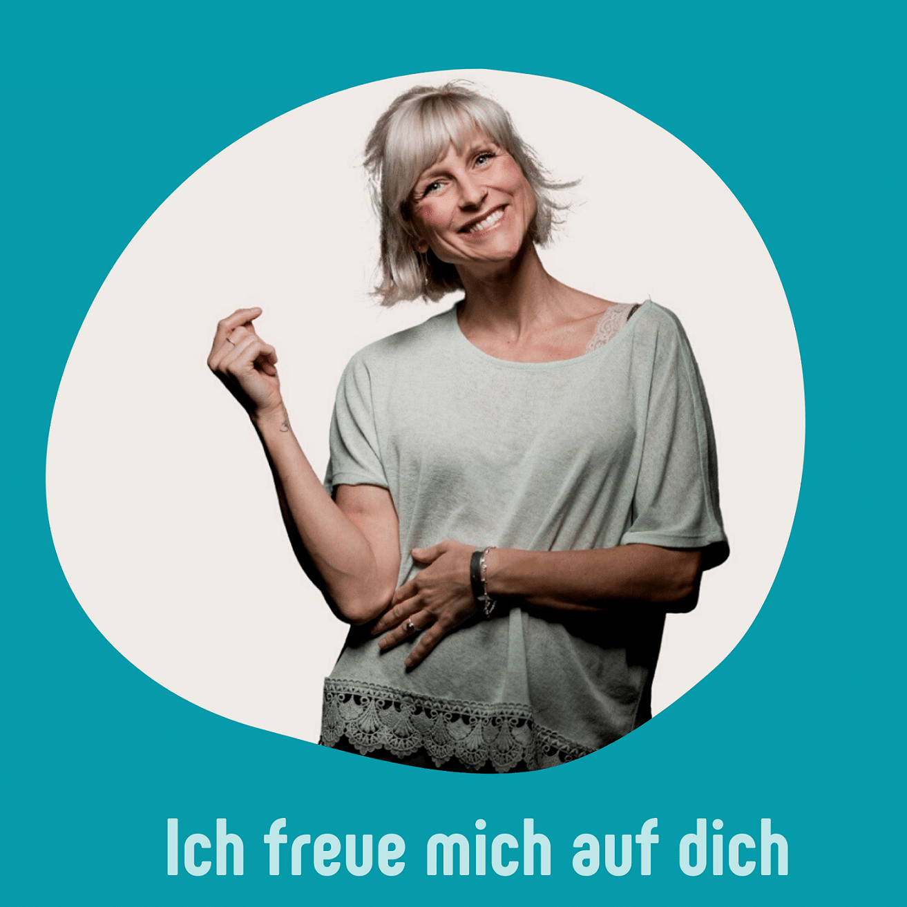 Happyplace-Mentorin Annika lacht in Kamera und sagt: Ich freue mich auf Dich.